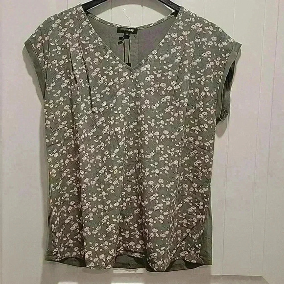 Papermoon Green Floral Top Size Medium - Picture 1 of 7